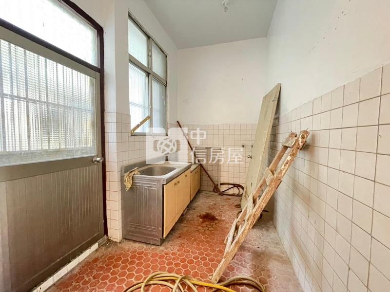 文教特區美店住房屋室內格局與周邊環境