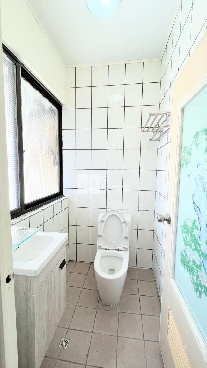公所旁透天房屋室內格局與周邊環境