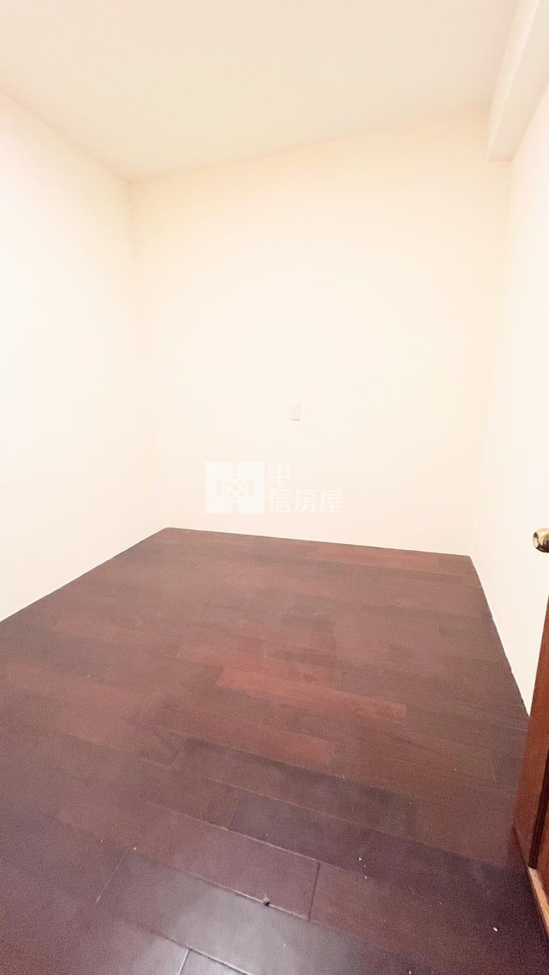 公所旁透天房屋室內格局與周邊環境