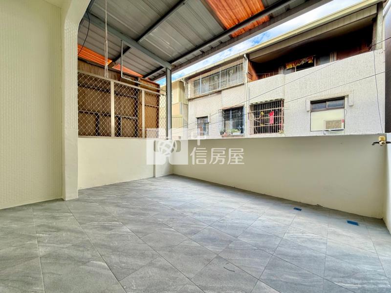 中興商圈｜快入手走路到國小到公所｜超低總價｜車庫透天房屋室內格局與周邊環境