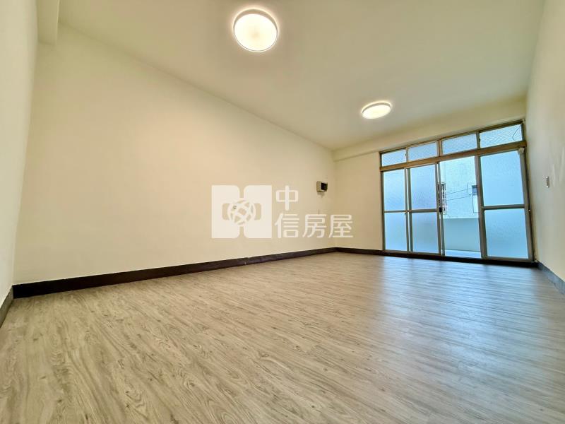 中興商圈｜快入手走路到國小到公所｜超低總價｜車庫透天房屋室內格局與周邊環境