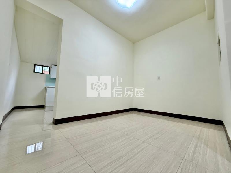 中興商圈｜快入手走路到國小到公所｜超低總價｜車庫透天房屋室內格局與周邊環境