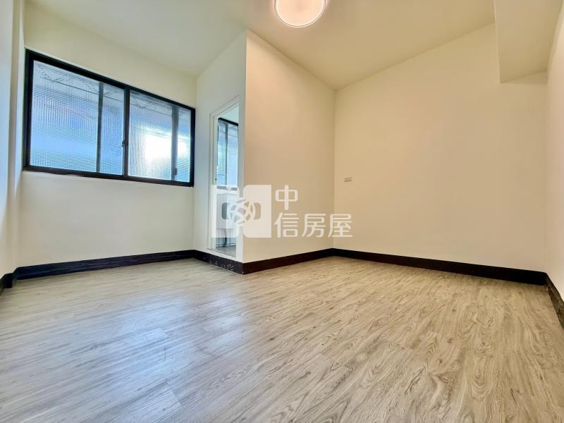 中興商圈｜快入手走路到國小到公所｜超低總價｜車庫透天房屋室內格局與周邊環境