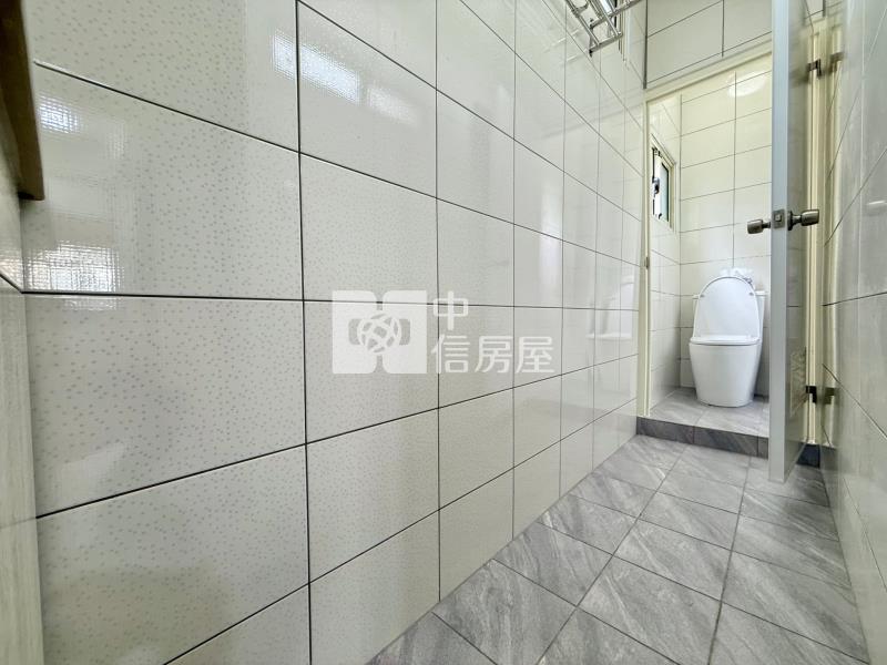 中興商圈｜快入手走路到國小到公所｜超低總價｜車庫透天房屋室內格局與周邊環境