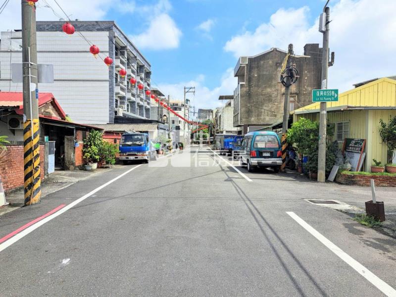 近南科雪樹2房車位美居房屋室內格局與周邊環境
