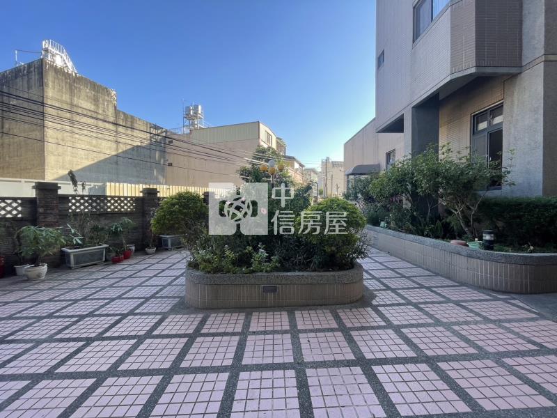 @大里遠見大樓@頂樓視野戶.三房車位.對面是軟體園區..*專簽.歡迎同行配件.房屋室內格局與周邊環境