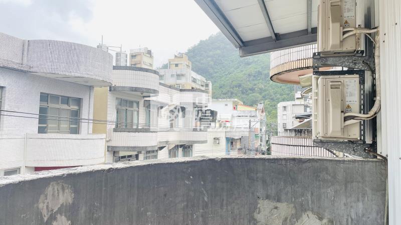 礁溪稀有溫泉透天靜巷工業風房屋室內格局與周邊環境