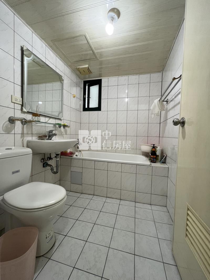 中山醫稀有大坪數視野高樓層四房平車房屋室內格局與周邊環境