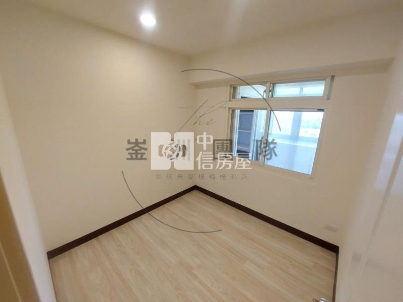 龍興國中採光美三房車房屋室內格局與周邊環境