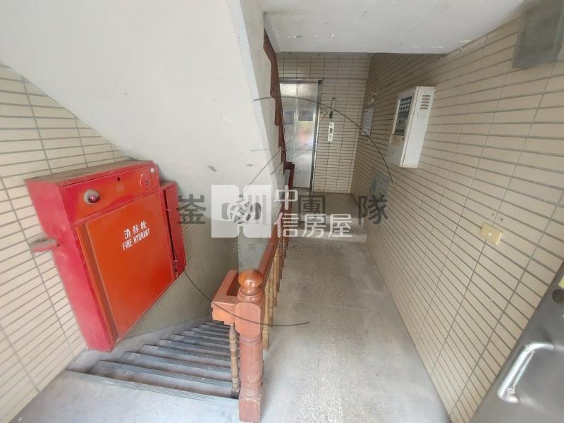 龍興國中採光美三房車房屋室內格局與周邊環境