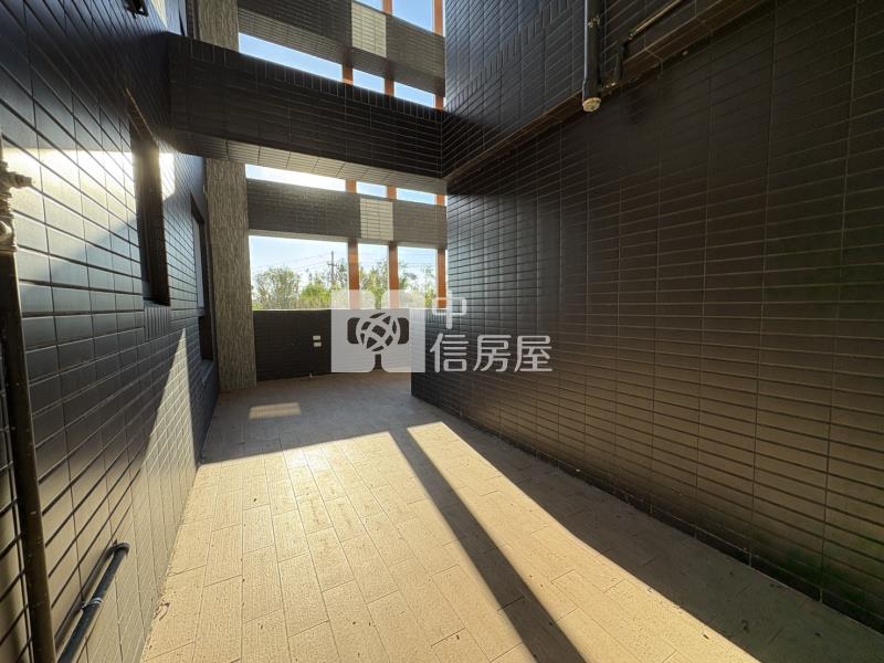 近山東國小大露臺三房車房屋室內格局與周邊環境