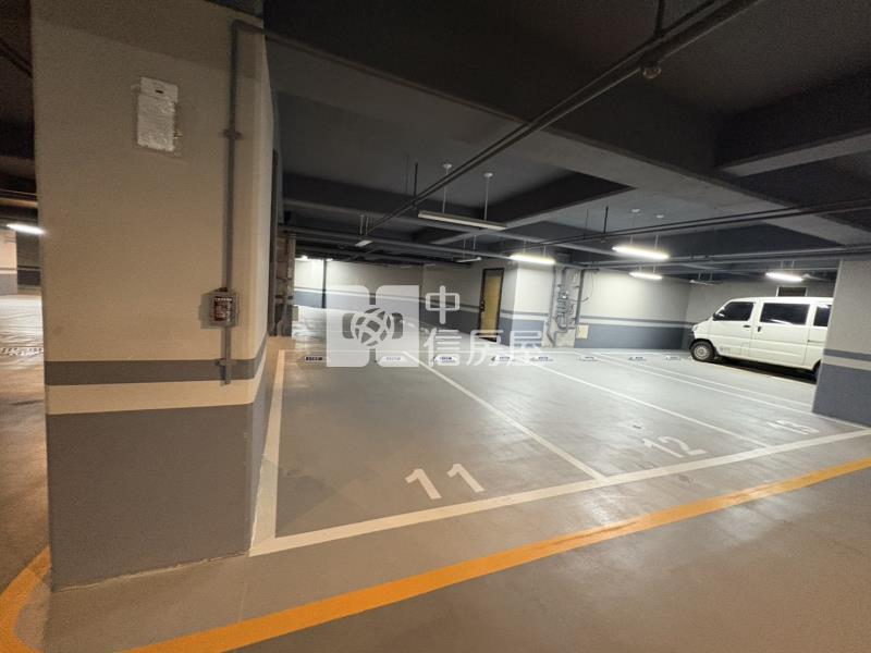 近山東國小大露臺三房車房屋室內格局與周邊環境