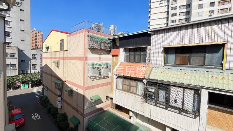 曉明女中門前車位透天美墅房屋室內格局與周邊環境