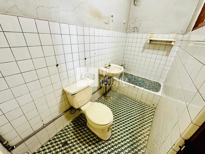 中國醫角間透店房屋室內格局與周邊環境