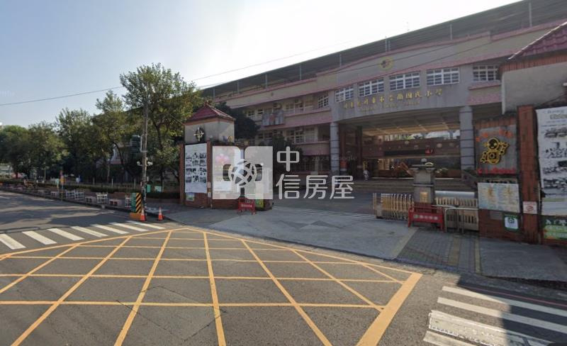 崇蘭文教8米路孝親車墅房屋室內格局與周邊環境
