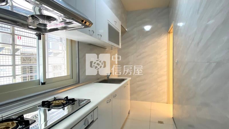 民俗公園庭院三房平車房屋室內格局與周邊環境