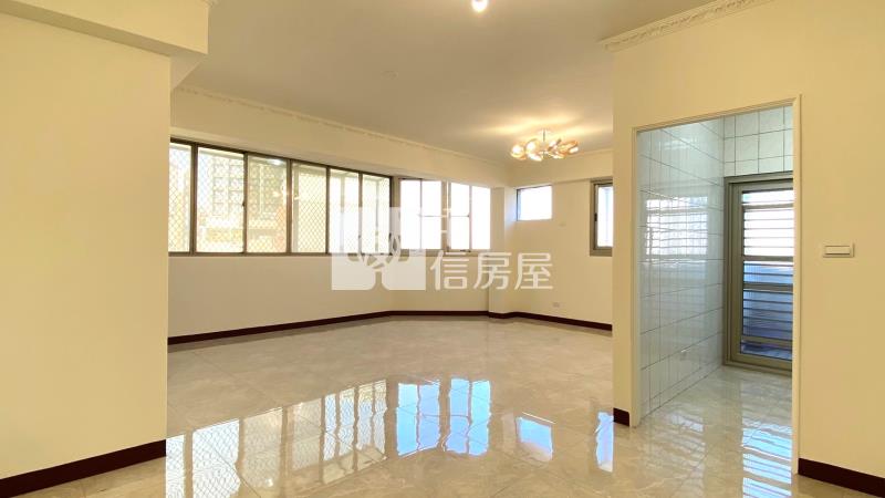 水湳經貿低總價電梯三房房屋室內格局與周邊環境