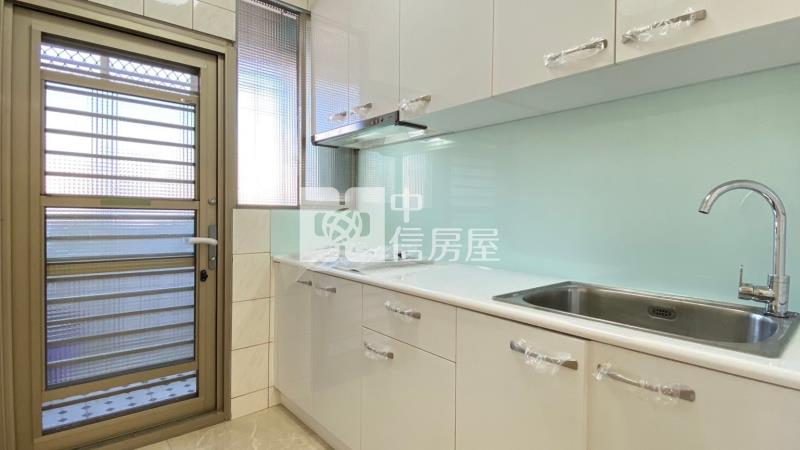 水湳經貿低總價電梯三房房屋室內格局與周邊環境