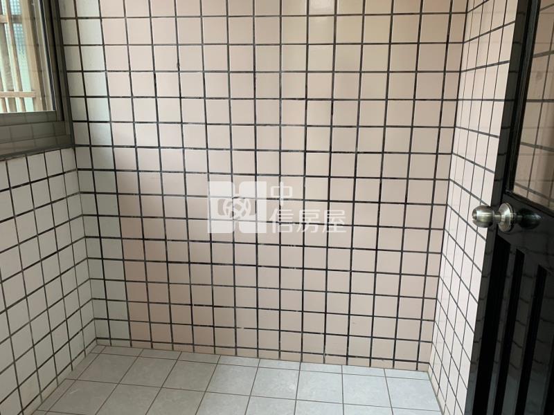 觀音草漯整新電梯三房房屋室內格局與周邊環境