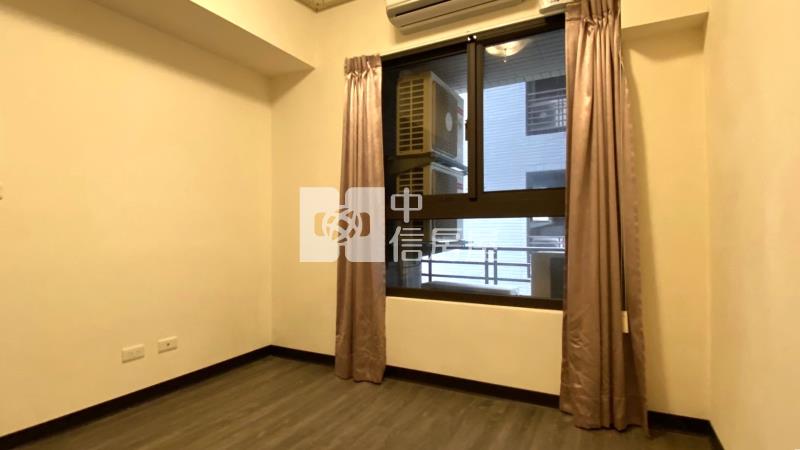 新光河畔低價三房柱邊平車雙衛浴均開窗房屋室內格局與周邊環境