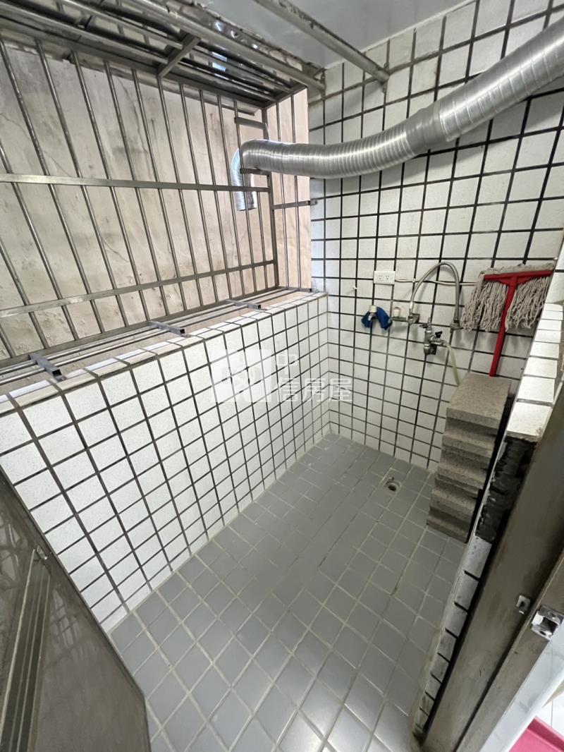 文心中清捷運近水湳市場三房平車房屋室內格局與周邊環境