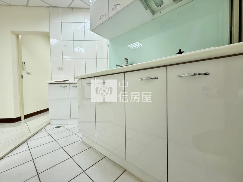 俯瞰台中公園｜永久棟距無公設電梯美2房房屋室內格局與周邊環境