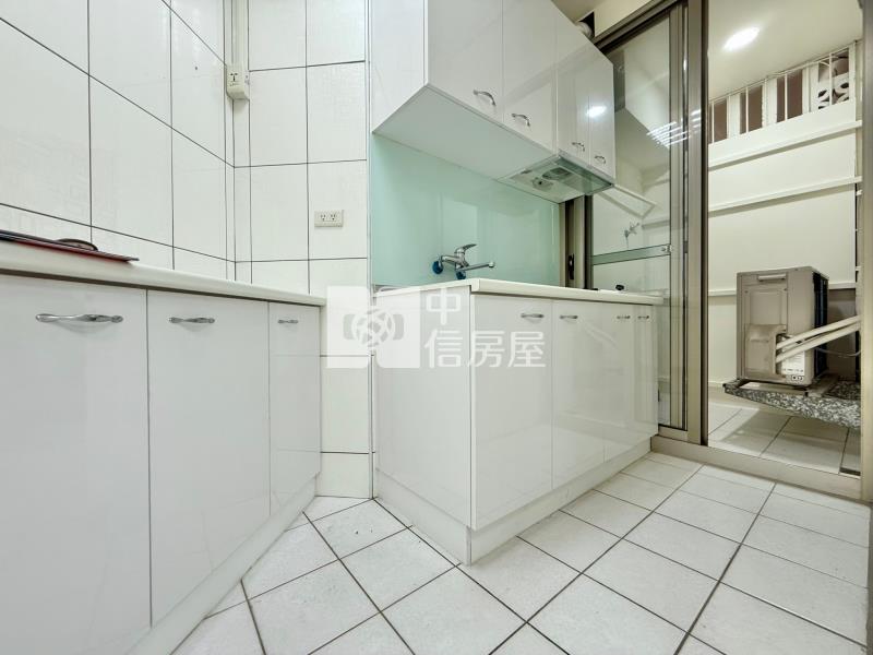 俯瞰台中公園｜永久棟距無公設電梯美2房房屋室內格局與周邊環境