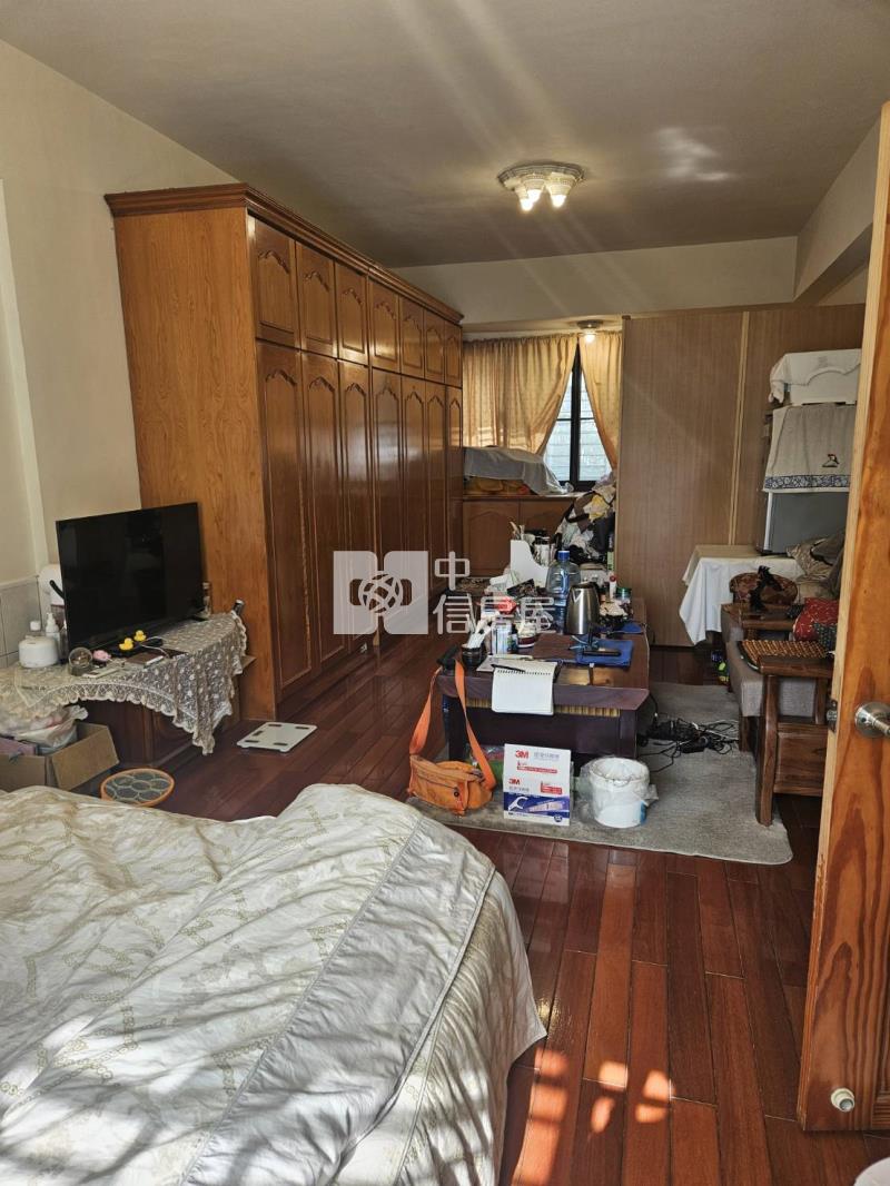 左營R15生態園區店住透天房屋室內格局與周邊環境