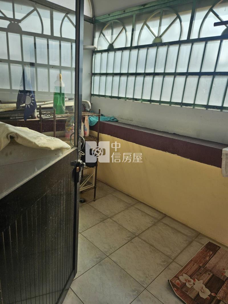 左營R15生態園區店住透天房屋室內格局與周邊環境