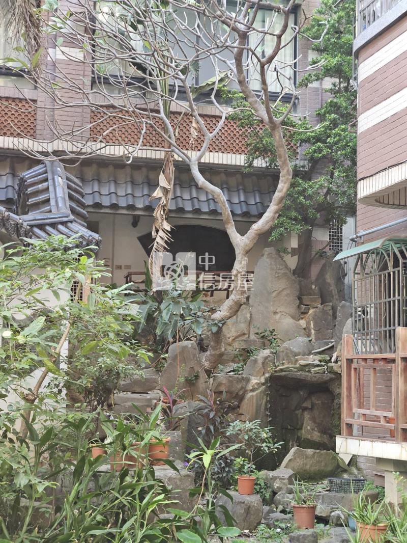 左營R15生態園區店住透天房屋室內格局與周邊環境