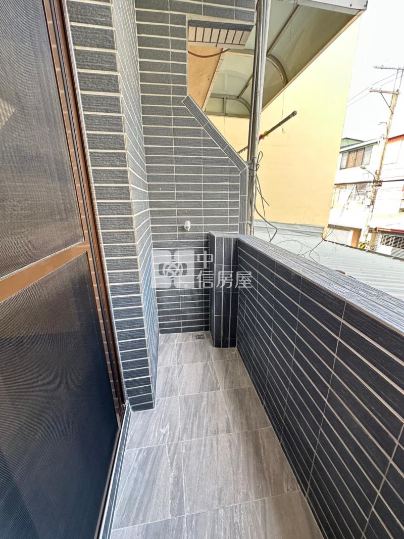塗城商圈美群國小孝親房車庫透天房屋室內格局與周邊環境