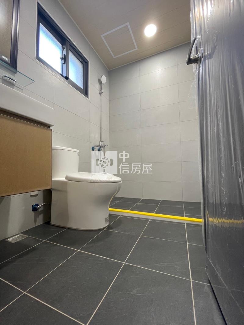 大灣重劃區旁雙車庫整新四套房透天厝房屋室內格局與周邊環境