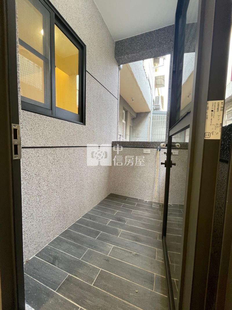 大灣重劃區旁雙車庫整新四套房透天厝房屋室內格局與周邊環境
