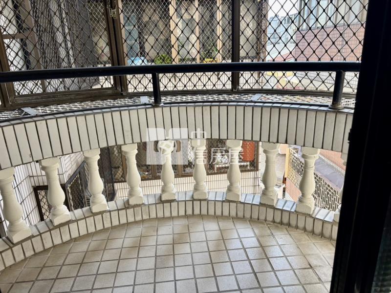 文華高中捷運溫馨三房房屋室內格局與周邊環境