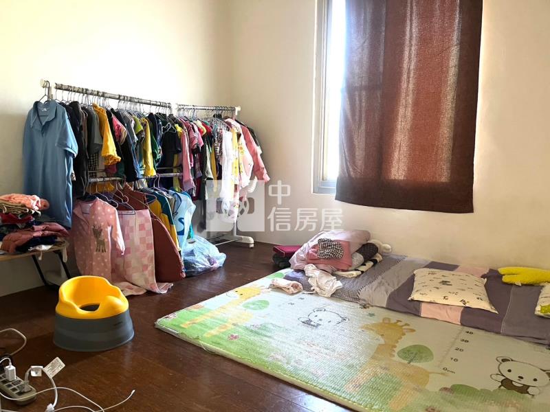 屏基面寬車庫透天房屋室內格局與周邊環境
