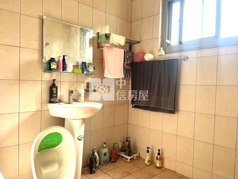 屏基面寬車庫透天房屋室內格局與周邊環境
