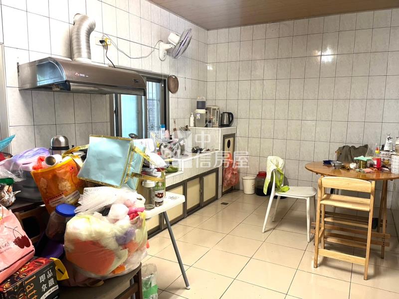 屏基面寬車庫透天房屋室內格局與周邊環境
