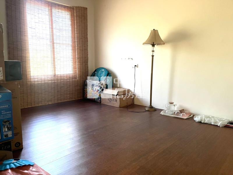 屏基面寬車庫透天房屋室內格局與周邊環境