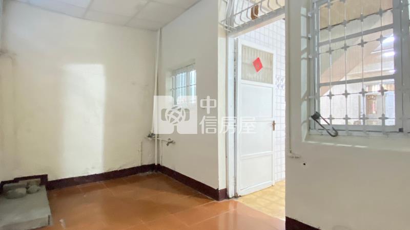 中興大學門前停車懷舊透天房屋室內格局與周邊環境