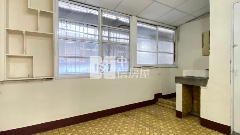 中興大學門前停車懷舊透天房屋室內格局與周邊環境