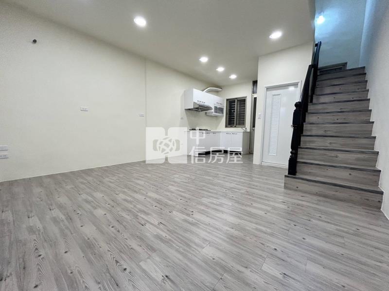 市區大遠百全新整理美透天房屋室內格局與周邊環境