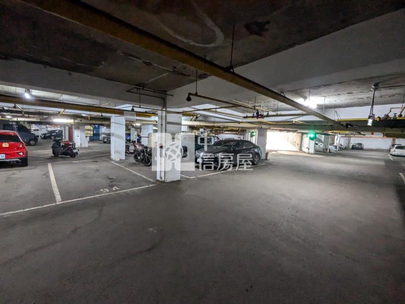 比佛利紐約區三房車房屋室內格局與周邊環境