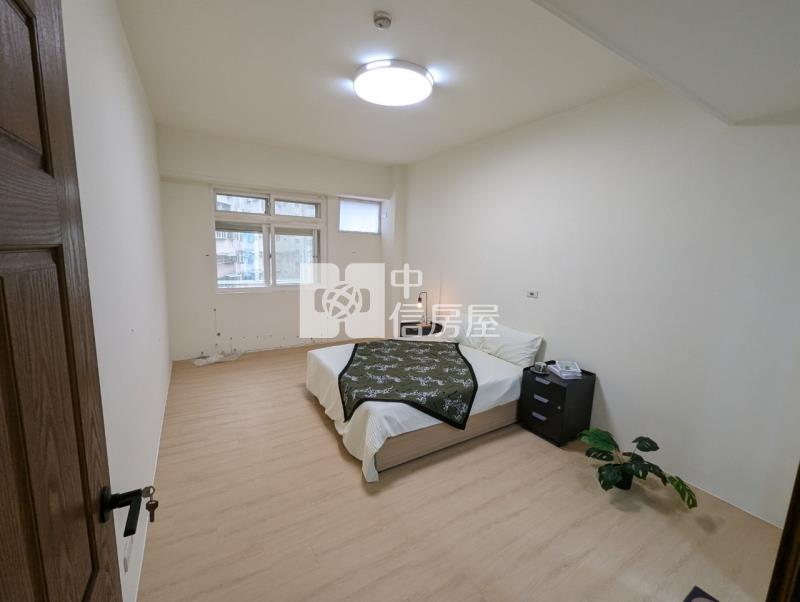 比佛利紐約區三房車房屋室內格局與周邊環境