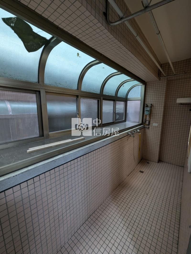 比佛利紐約區三房車房屋室內格局與周邊環境