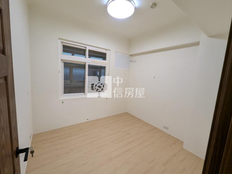 比佛利紐約區三房車房屋室內格局與周邊環境