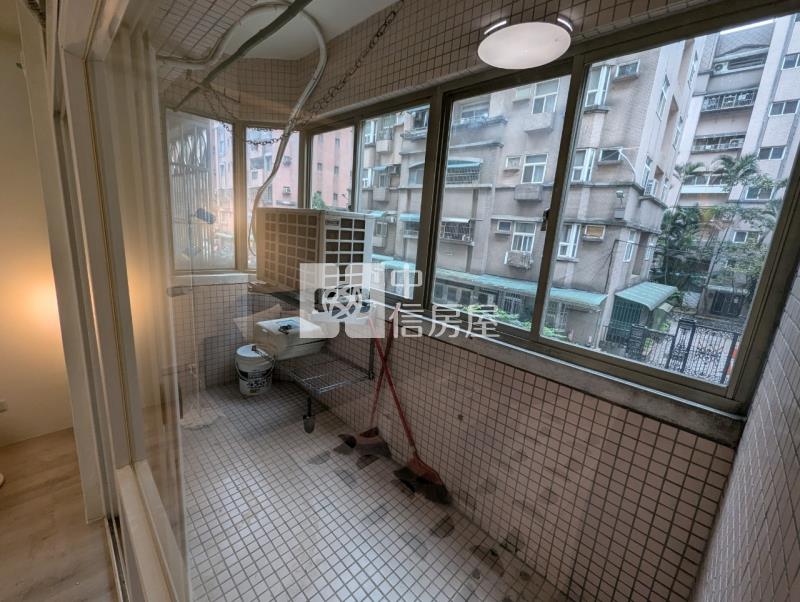 比佛利加州區三房房屋室內格局與周邊環境