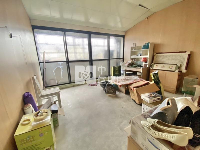 大里區仁化臨路透天店面房屋室內格局與周邊環境