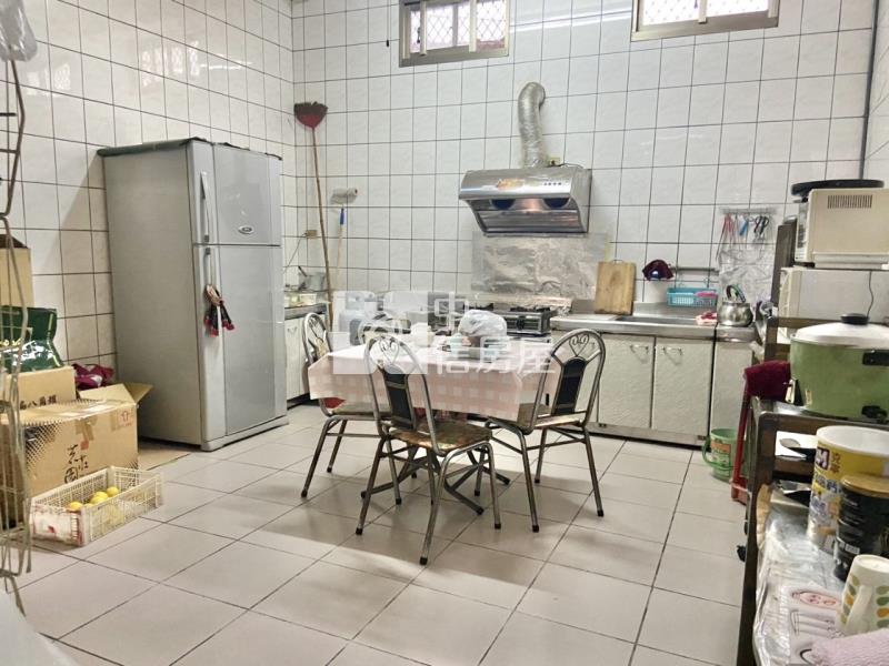 大里區仁化臨路透天店面房屋室內格局與周邊環境