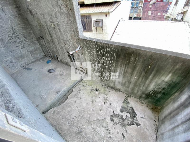 東峰公園旁80坪大地坪大面寬住七廠住房屋室內格局與周邊環境