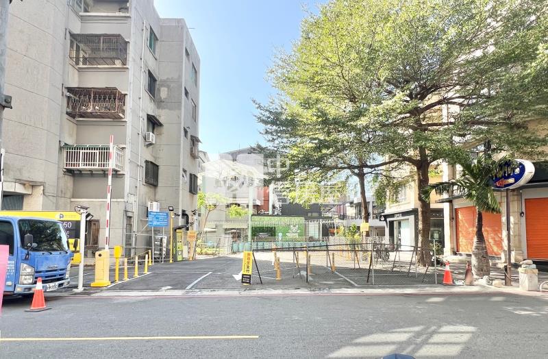 北區邊間大店面房屋室內格局與周邊環境